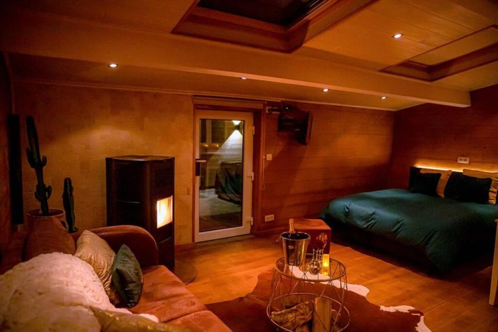 Le Spa Du Cabanon: Cabanon De Luxe Avec Spa Entierement Privatif 瓦拉日丁 外观 照片
