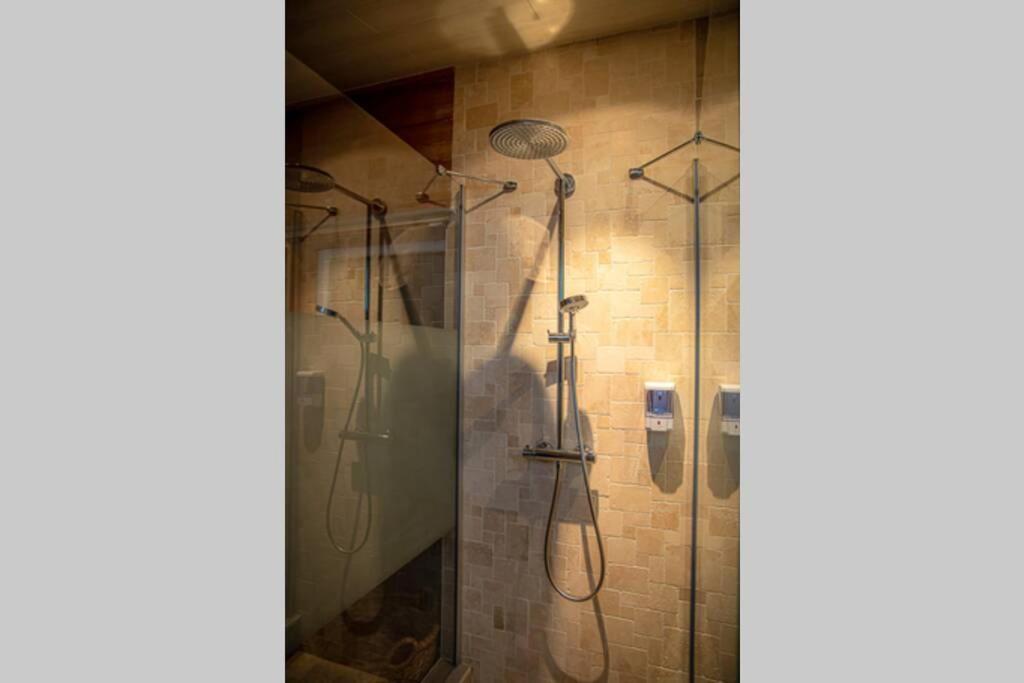 Le Spa Du Cabanon: Cabanon De Luxe Avec Spa Entierement Privatif 瓦拉日丁 外观 照片