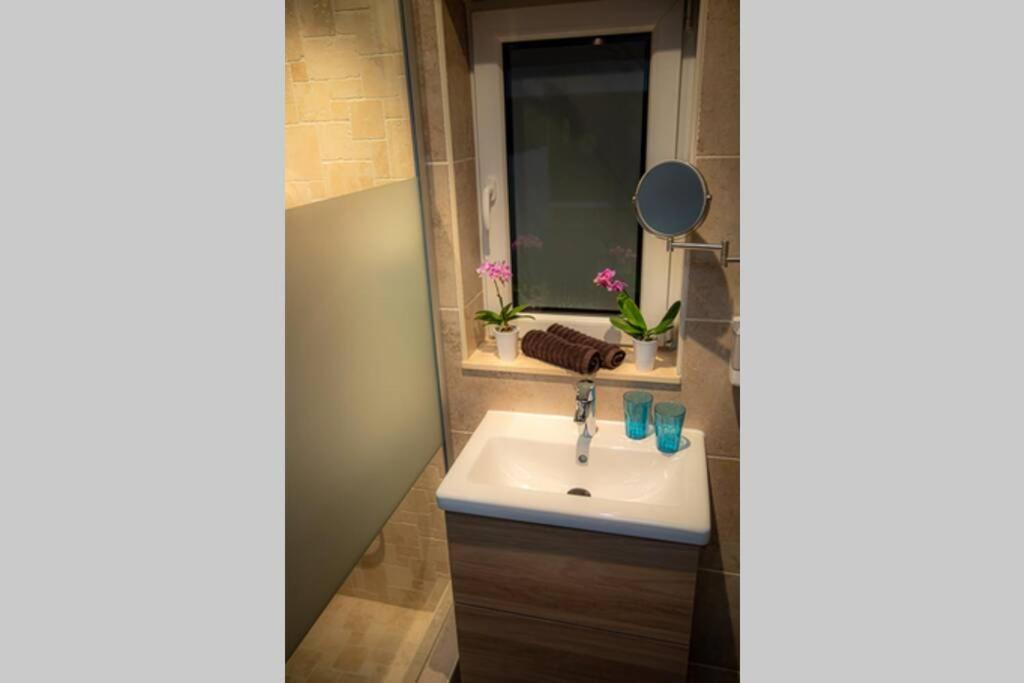 Le Spa Du Cabanon: Cabanon De Luxe Avec Spa Entierement Privatif 瓦拉日丁 外观 照片
