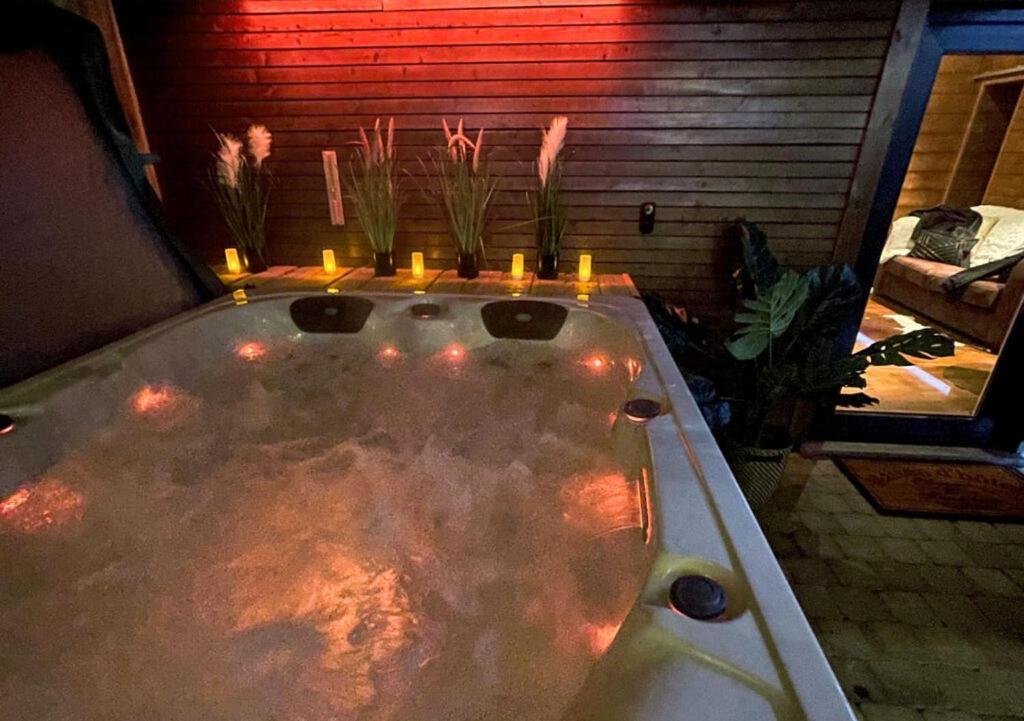 Le Spa Du Cabanon: Cabanon De Luxe Avec Spa Entierement Privatif 瓦拉日丁 外观 照片
